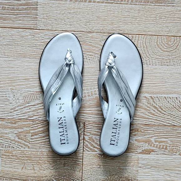 🌲 Silver leather sandals - Picture 1 of 3